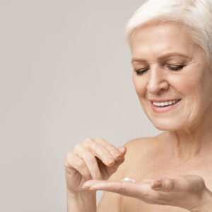 Czas pozbyć się zmarszczek! Poznajcie skuteczne sposoby i odzyskajcie idealnie gładką skórę.