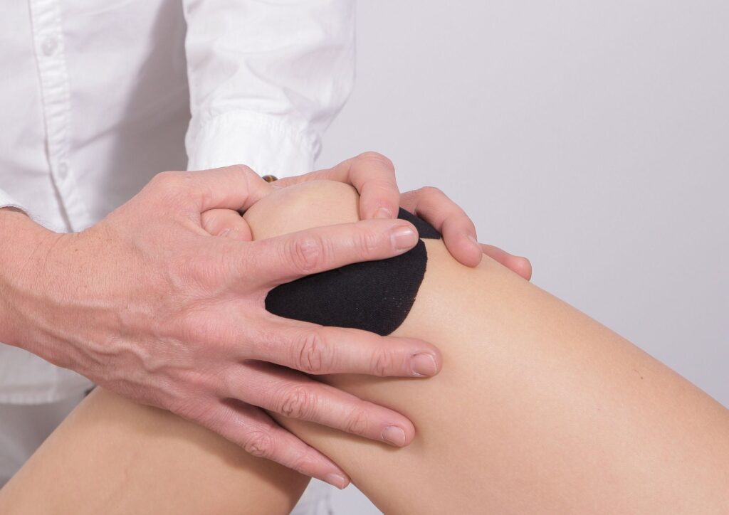 leczenie bólu pod kolanem