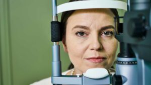 W jaki sposób okulista stwierdza astygmatyzm